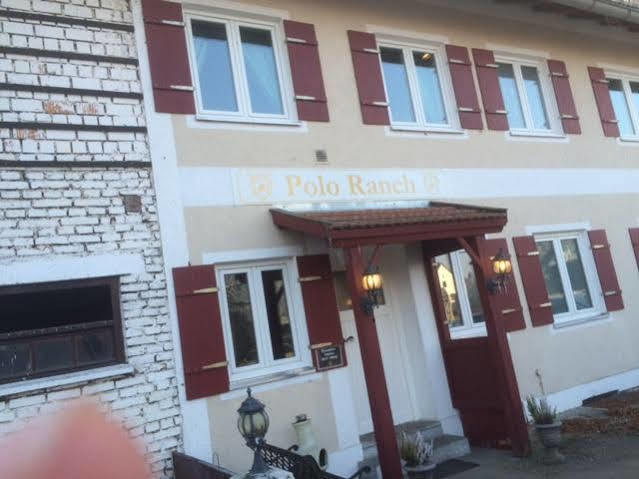Airport Hostel Гальбергмос Екстер'єр фото